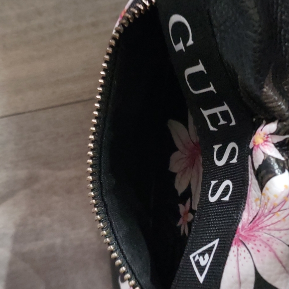 GUESS Gesabel Convertible Gym Backpack Mini Floral - Picture 3 of 11